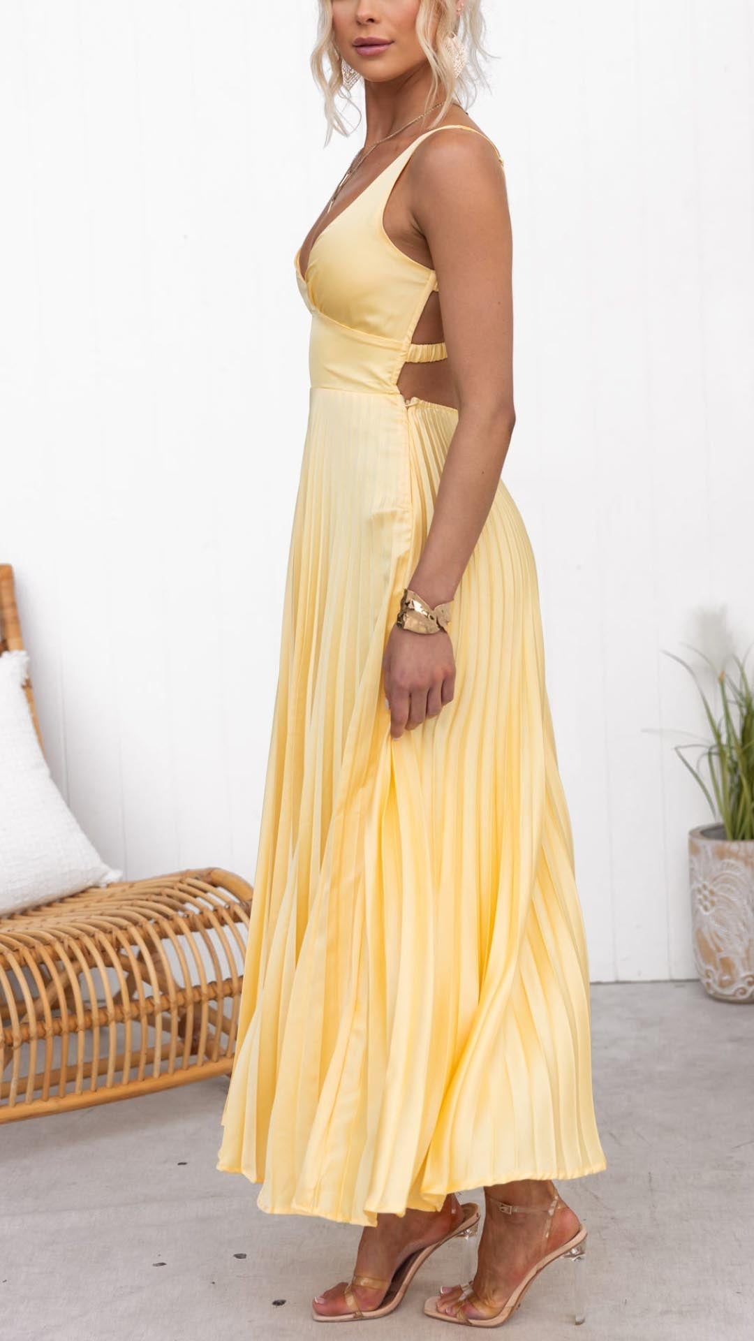 VanLaarHaarlem® | Gele geplooide V-hals maxi jurk