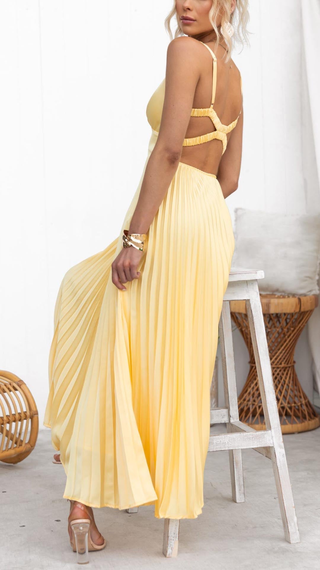 VanLaarHaarlem® | Gele geplooide V-hals maxi jurk