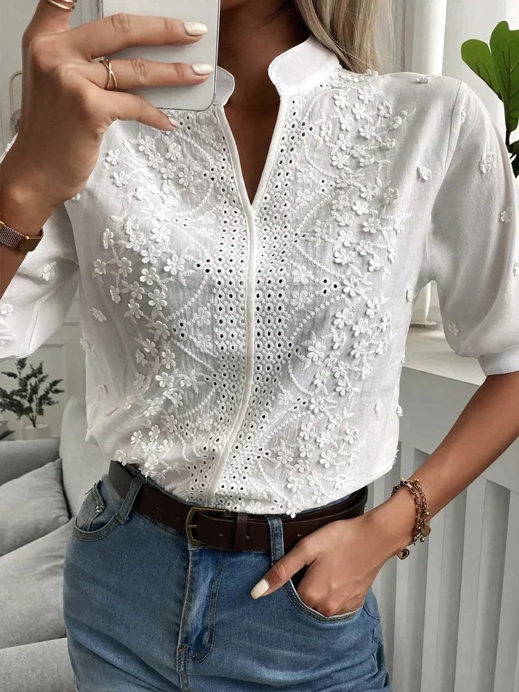Andrea™ | Chique blouse met V-hals