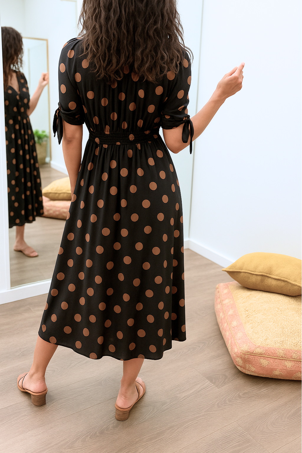 Brigitte™ | Elegante stippen jurk met V-hals
