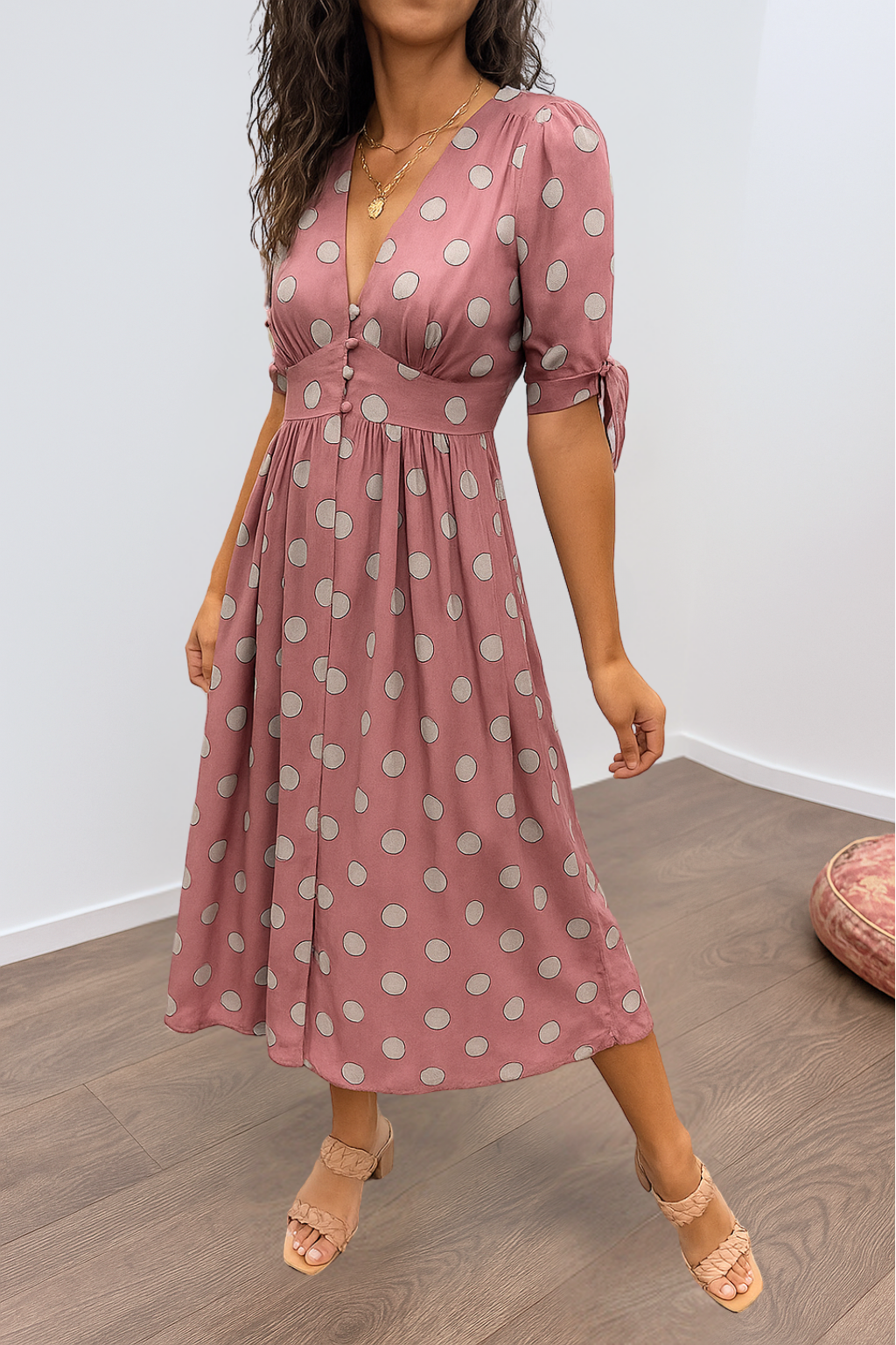 Brigitte™ | Elegante stippen jurk met V-hals