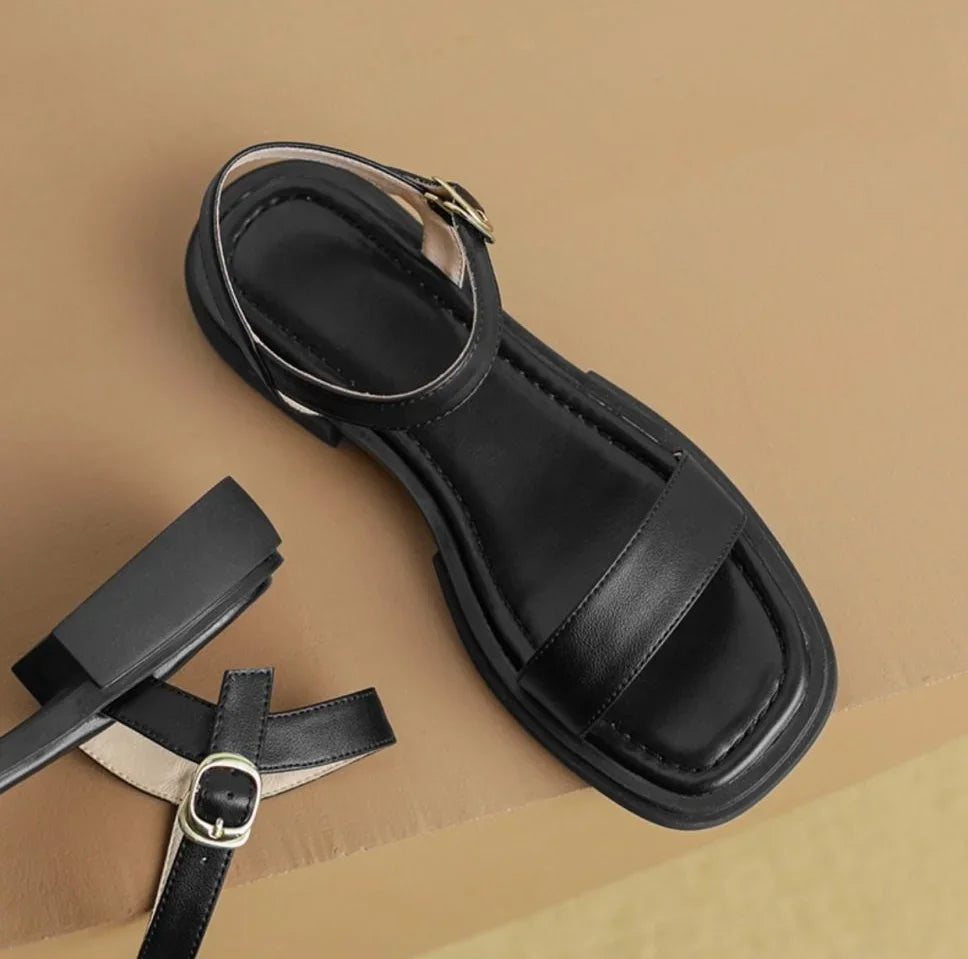 Brigitte™ | Elegante lage hak sandalen
