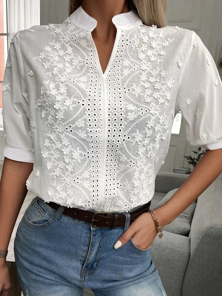 Andrea™ | Chique blouse met V-hals