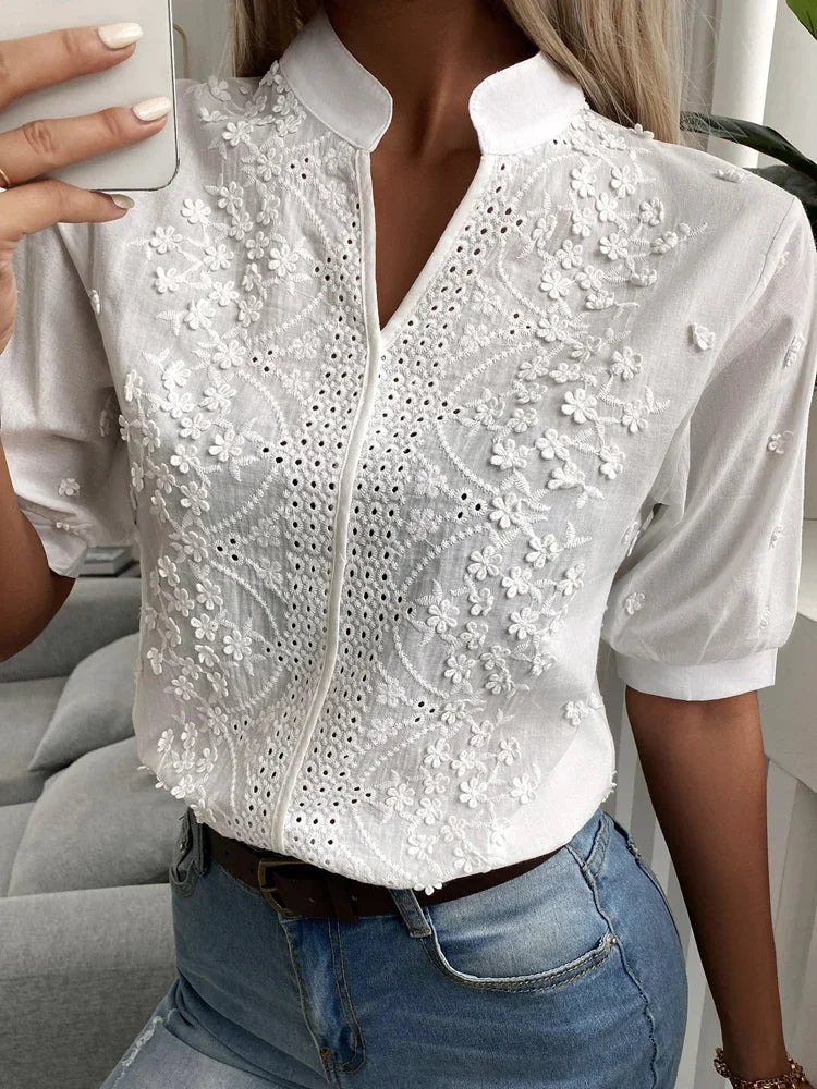 Andrea™ | Chique blouse met V-hals